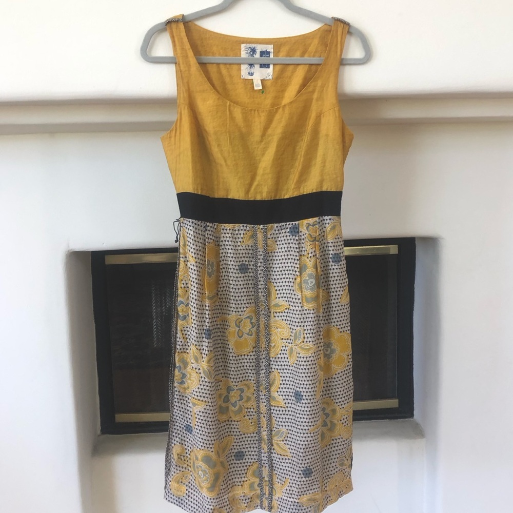 Pretty shift dress with floral design